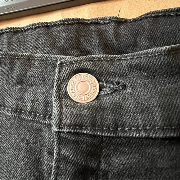 Levi’s Vintage 550 Distressed High Rise Relaxed Fit Tapered Mom Jeans Size 32 - Picture 5 of 16